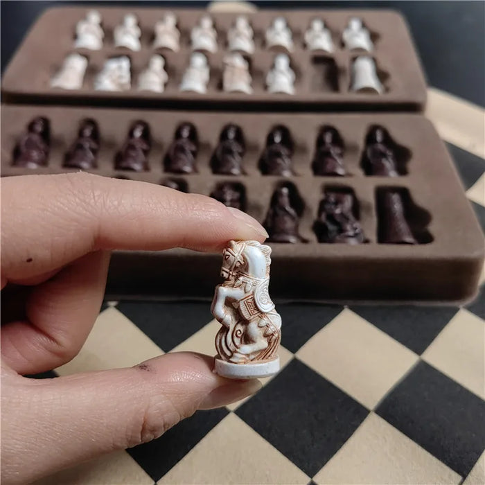 Retro Qing Bing Resin Chess Set with Velvet Board — 28cm Compact Game